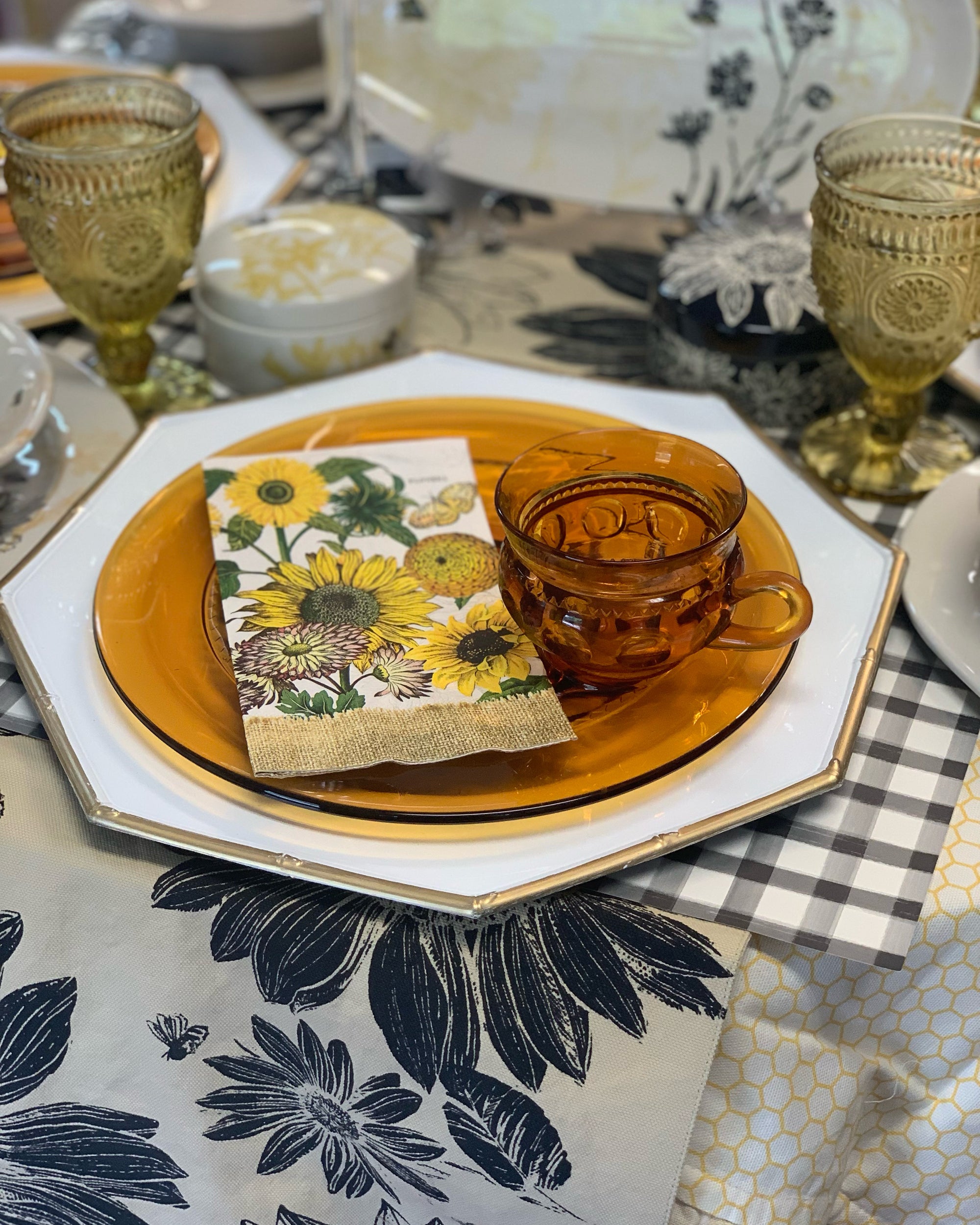 Summer Sunflower and Bee Table